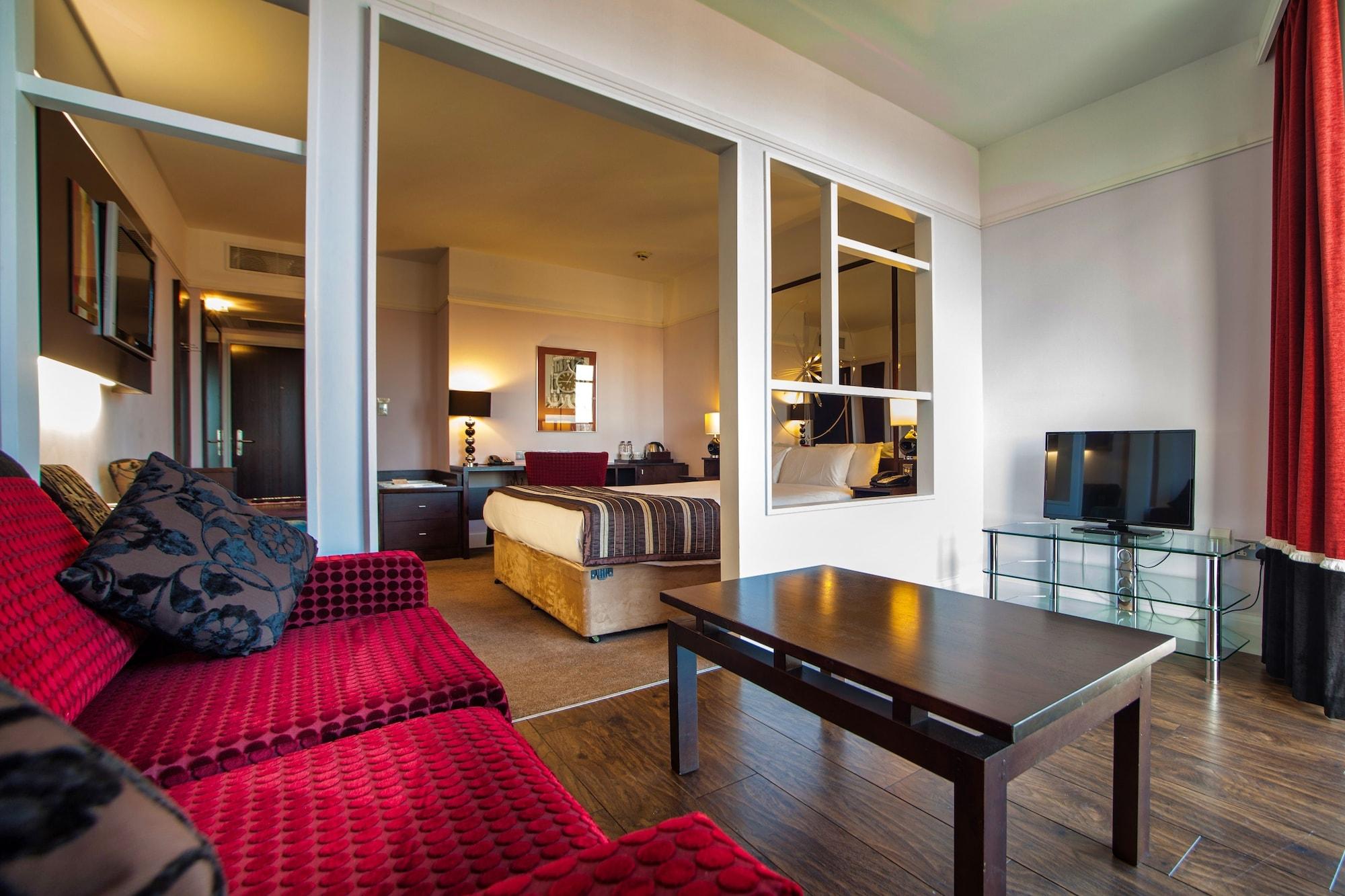 Carlton Hotel 4*